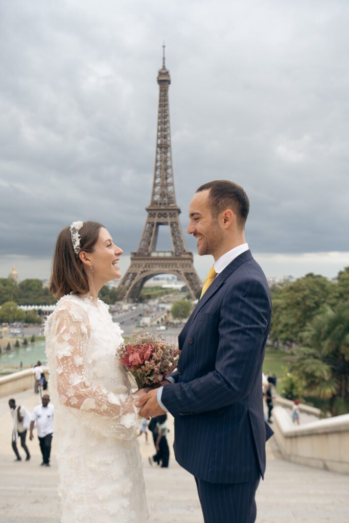 photo couple mariage paris 16 place du trocadero Paris. Michèle Gabet photographie