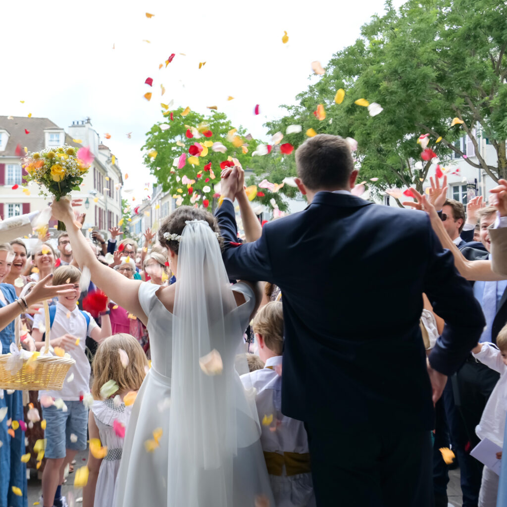 Mariage. Sortie d'église à Rueil-Malmaison