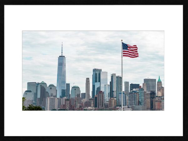 Photo en tirage limité. sky line et drapeau US new york. Michèle Gabet Photographie