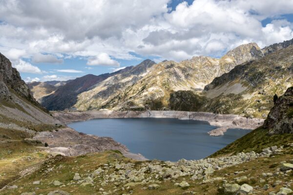 Photo de paysage en tirage limité. lac de barrage dans les pyrénnées. Michèle Gabet Photographie