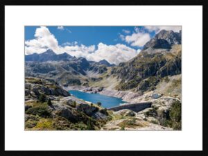 Photo de paysage en tirage limité. Refuge de montagne et lac dans les pyrénnées. Michèle Gabet Photographie