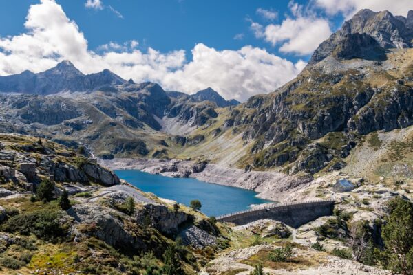 Photo de paysage en tirage limité. Refuge de montagne et lac dans les pyrénnées. Michèle Gabet Photographie