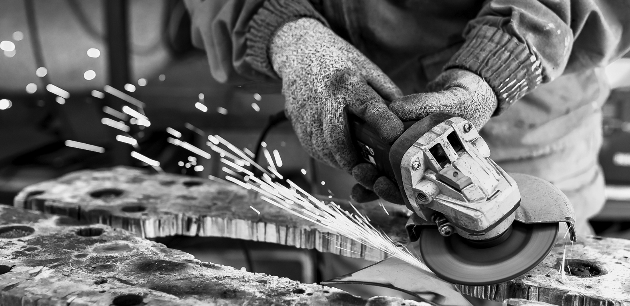 reportage photographique en entreprise en noir et blanc. Atelier d'artisan d'art. Michèle Gabet photographie