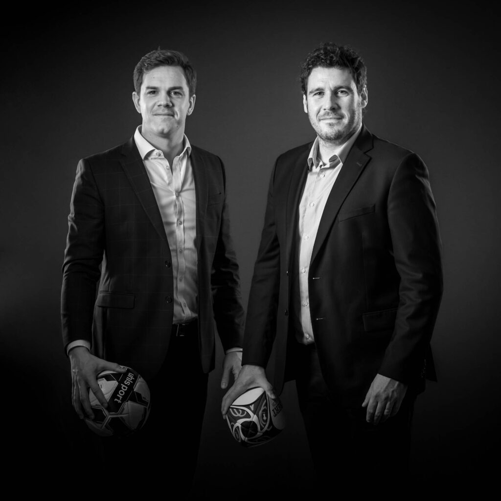 portrait professionnel homme en duo. photo en noir et blanc. Réalisée AU STUDIO à Rueil-Malmaison par Michèle Gabet Photographie