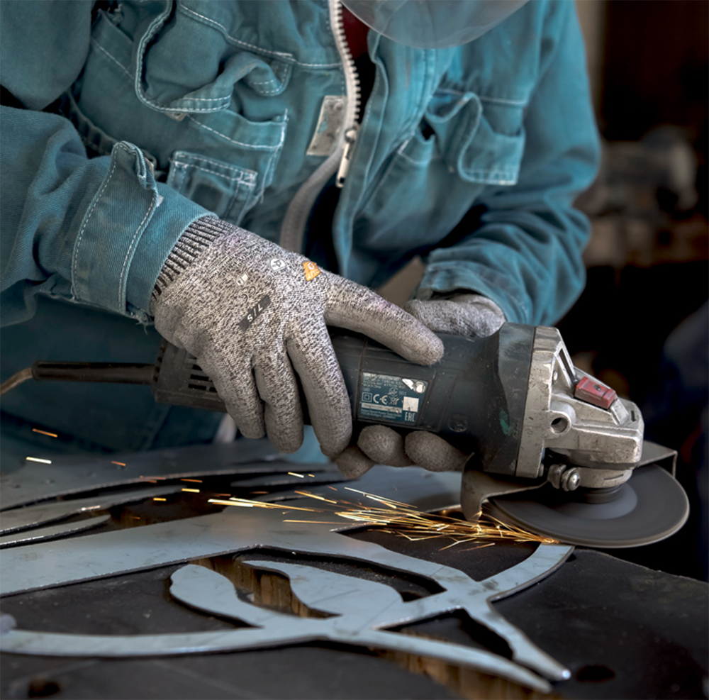 Atelier Brindilles à Carrières sur Seine, Ferronnerie d'art. Reportage photo métier de Michèle Gabet Photographie