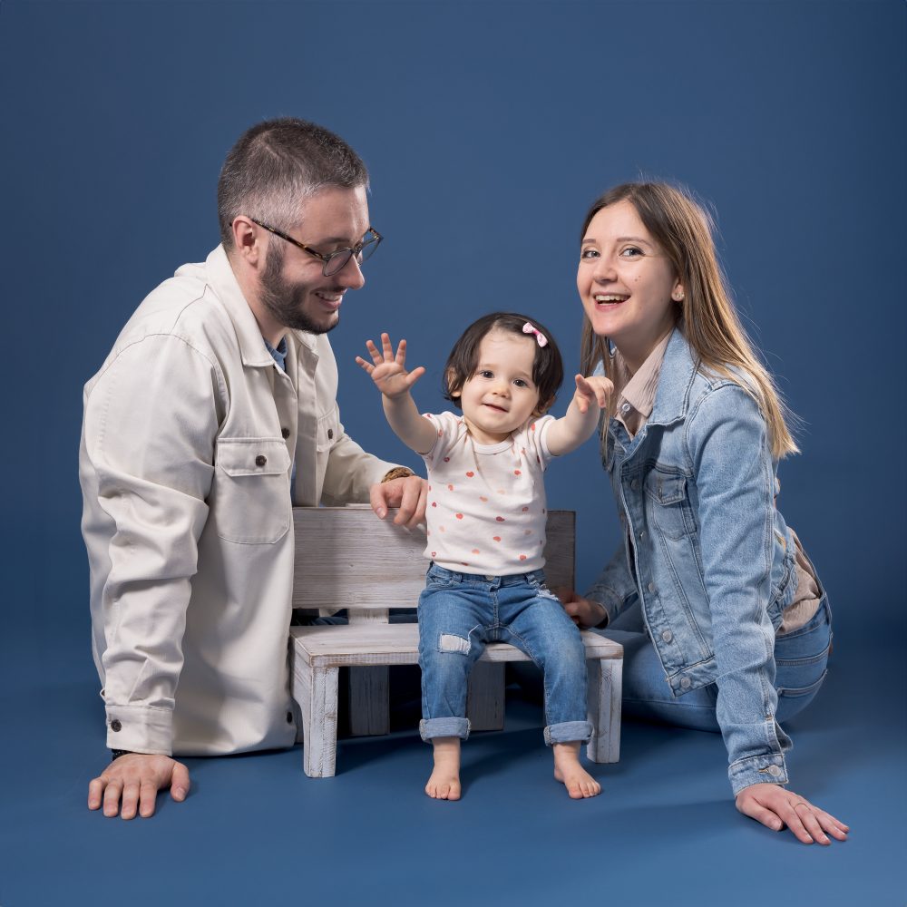 photo de famille, au studio sur fond bleu photo Rueil-Malmaison